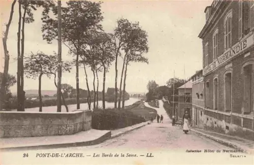 AK / Ansichtskarte Pont-de-l Arche ANDELYS 27 Eure Bords-de-la-Seine Seine Fluss Hotel-de-Normandie Baeume Uferpromenade Passanten