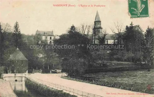 AK / Ansichtskarte Radepont LES ANDELYS 27 Eure Eglise Presbytere Kirche Kirchturm Bruecke Kanal Baeume Wagen