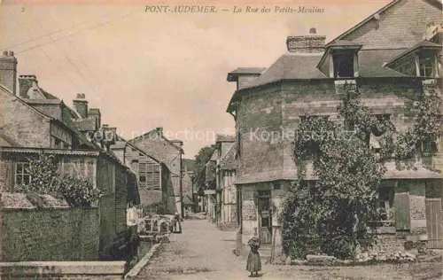 AK / Ansichtskarte Pont-Audemer BERNAY 27 Eure Rue-des-Petits-Moulins Gasse Fachwerk Maedchen Waesche Altstadt Haeuser