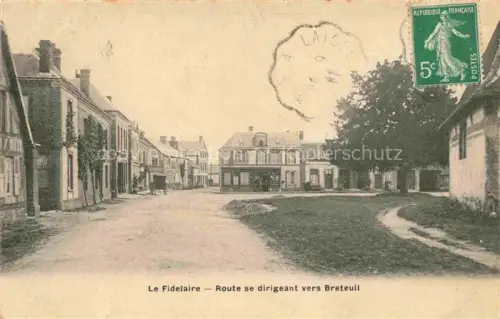 AK / Ansichtskarte Le Fidelaire Evreux 27 Eure Route-vers-Breteuil Dorfstrasse Haeuser Baeume Dorfplatz