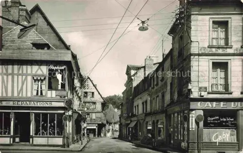 AK / Ansichtskarte BERNAY 27 Eure Rue-Gaston-Folloppe Strassenszene Cafe Fachwerkhaus Geschaefte Werbeschild