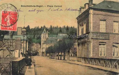 AK / Ansichtskarte Beaumont-le-Roger BERNAY 27 Eure Place-Carnot Cafe-Restaurant Kirche Strassenszene Passanten Baeume Handkoloriert