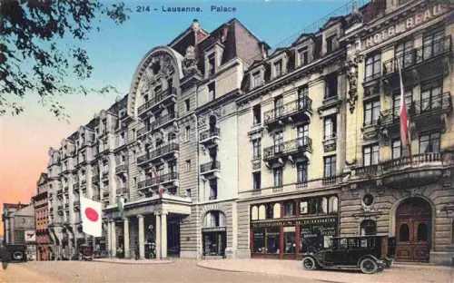 AK / Ansichtskarte LAUSANNE VD Palace Hotel-Beau Hotel Automobile Fassade Flaggen Strassenszene