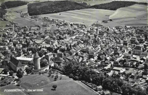 AK / Ansichtskarte Porrentruy JU Vue-aérienne Stadtpanorama Schloss Turm Felder Baeume Bahnhof