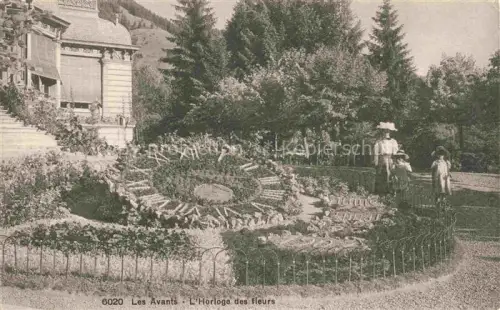 AK / Ansichtskarte Les Avants VD Horloge-des-fleurs Blumenuhr Park Frauen Kinder Villa Baeume Garten