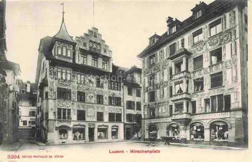 AK / Ansichtskarte LUZERN  LU Hirschenplatz Freskenfassaden Altstadt Geschaefte Hans-Buehlber-Allgaeuer bemalte-Fassaden Brunnen