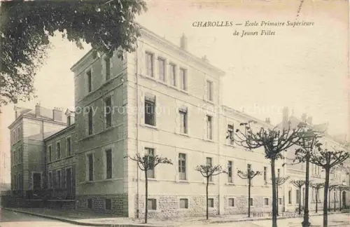 AK / Ansichtskarte CHAROLLES 71 Saone-et-Loire École-Primaire-Supérieure-de-Jeunes-Filles Schulgebaeude Platanen Strasse Maedchenschule