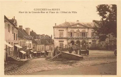 AK / Ansichtskarte Couches-les-Mines AUTUN 71 Saone-et-Loire Grande-Rue Place-de-l Hôtel-de-Ville Rathaus Geschaefte Kutsche Kopfsteinpflaster Brunnen