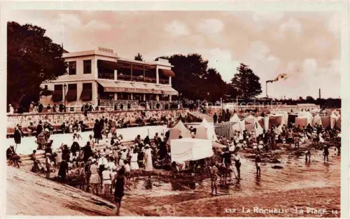 AK / Ansichtskarte LA ROCHELLE 17 Charente-Maritime La-Plage Strand Badegaeste Badekabinen Restaurant Menschenmenge Meer