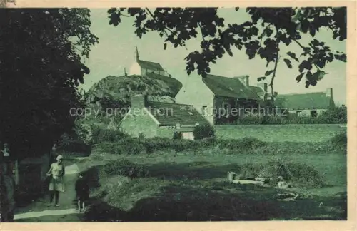 AK / Ansichtskarte Ile-de-Brehat Saint-Brieuc 22 Cotes-d Armor Chapelle-Saint-Michel Felsenkapelle Haeuser Dorfszene Kinder Wiese