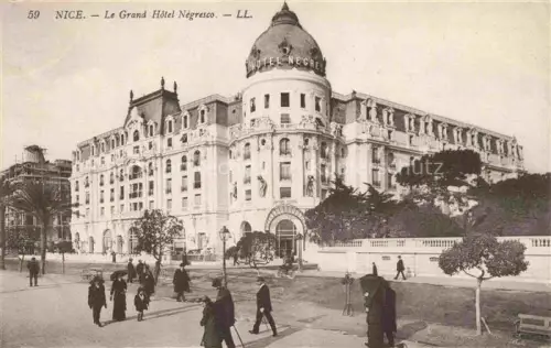 AK / Ansichtskarte NICE   Nizza 06 Alpes-Maritimes Grand-Hôtel-Negresco Kuppel Fassade Passanten Strassenszene Promenade Baeume