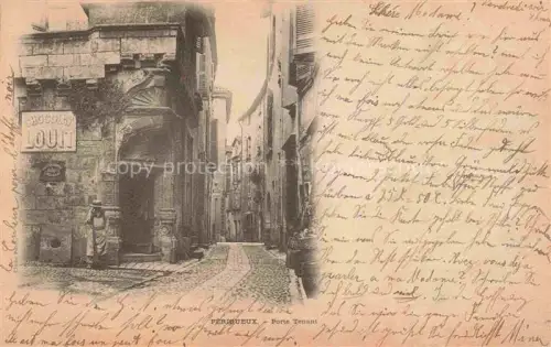 AK / Ansichtskarte PERIGUEUX 24 Dordogne Porte-Tenant Gasse Chocolat-Louit Torbo Kopfsteinpflaster Altstadt Frau