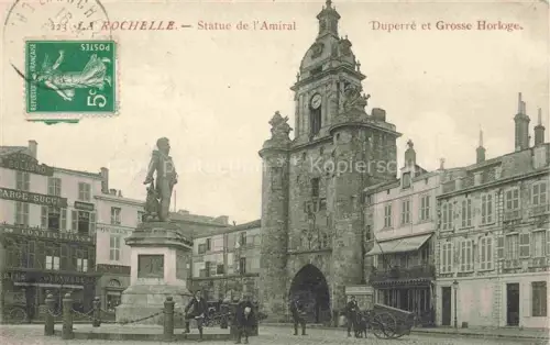 AK / Ansichtskarte LA ROCHELLE 17 Charente-Maritime Statue-de-l Amiral-Duperré Grosse-Horloge Denkmal Uhrturm Stadttor Platz Passanten