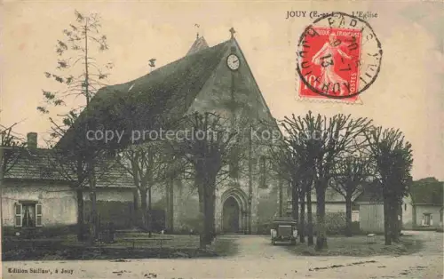 AK / Ansichtskarte Jouy CHARTRES 28 Eure-et-Loir Kirche Dorfplatz Kirchenuhr Baeume Fassade Portal Romanisch