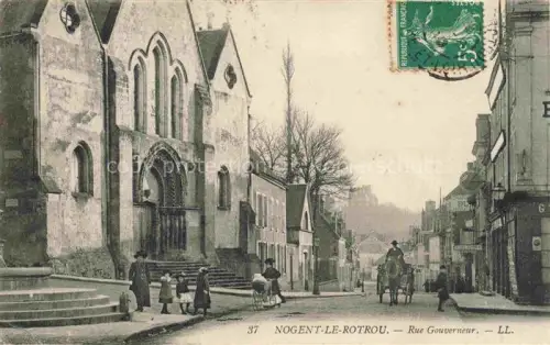 AK / Ansichtskarte NOGENT-LE-ROTROU 28 Eure-et-Loir Rue-Gouverneur Kirche Strassenszene Passanten Kinderwagen Kutsche Geschaefte