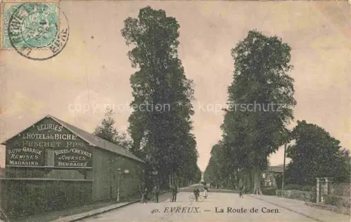 AK / Ansichtskarte EVREUX 27 Eure Route-de-Caen Baumalle Hotel-de-la-Biche Peschet-Père Ecueries Auto-Garage Radfahrer Allee