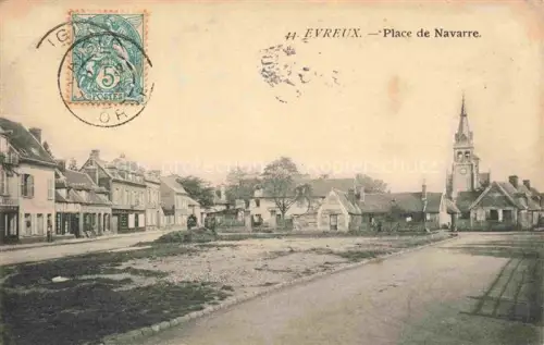 AK / Ansichtskarte EVREUX 27 Eure Place-de-Navarre Dorfplatz Kirchturm Geschaefte Haeuser Strasse