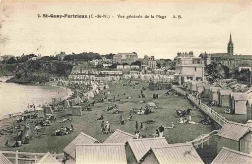AK / Ansichtskarte Saint-Quay-Portrieux 22 Cotes-d Armor Plage Badehuetten Strand Kirchturm Badegaeste Strandkoerbe Meereskueste Hotel-Beau-Rivage
