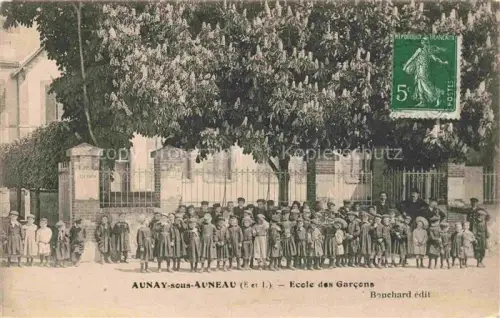 AK / Ansichtskarte Aunay-sous-Auneau CHARTRES 28 Eure-et-Loir Ecole-des-Garçons Schule Kinder Schueler Kastanienbaum Schulhof Tor