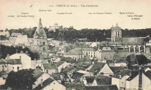 AK / Ansichtskarte DREUX 28 Eure-et-Loir Hôtel-de-Ville Chapelle-St-Louis Eglise-St-Pierre Caisse-d Epargne Stadtansicht Daecher Tuerme Altstadt