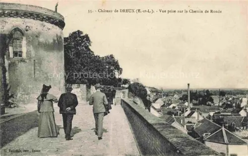 AK / Ansichtskarte DREUX 28 Eure-et-Loir Château-de-Dreux Chemin-de-Ronde Burgmauer Turm Spaziergaenger Stadtansicht Daecher