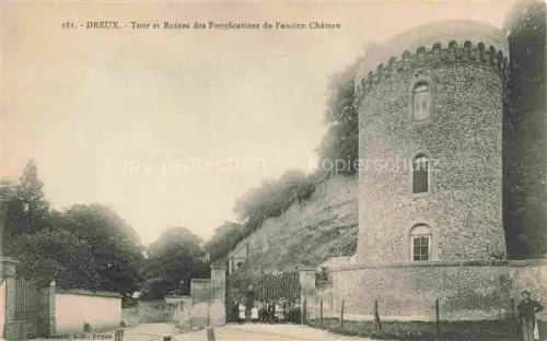 AK / Ansichtskarte DREUX 28 Eure-et-Loir Tour Ruinen Festungsturm Fortifications-de-l Ancien-Château Burgmauer Kinder Baeume