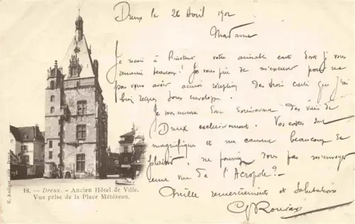AK / Ansichtskarte DREUX 28 Eure-et-Loir Ancien-Hôtel-de-Ville Place-Métézeau Turm Rathaus Mittelalter Strasse
