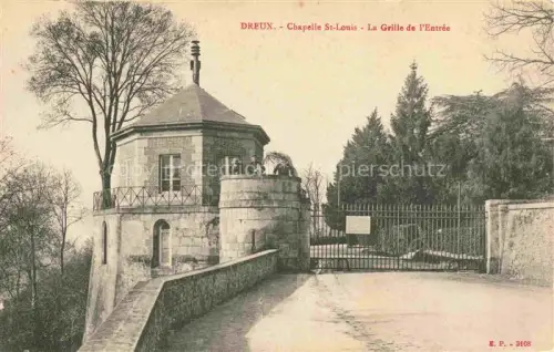AK / Ansichtskarte DREUX 28 Eure-et-Loir Chapelle-St-Louis Grille-de-l Entrée Eingangstor Pavillon Mauer Baeume Personen