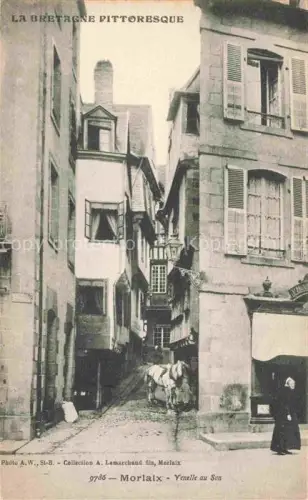 AK / Ansichtskarte MORLAIX 29 Finistere Venelle-au-Son Gasse Fachwerkhaeuser Pferd Passanten La-Bretagne-Pittoresque Kopfsteinpflaster