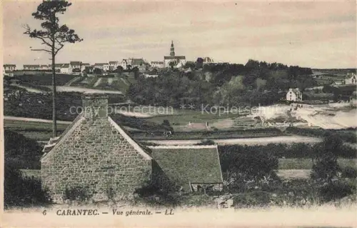 AK / Ansichtskarte Carantec Morlaix 29 Finistere Kirche Dorf Felder Steinhaus Baum Huegel Daecher Ortschaft