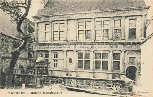AK / Ansichtskarte LANGRES 52 Haute-Marne Maison-Renaissance Renaissancefassade Fenster Skulpturenfries Baum Hof