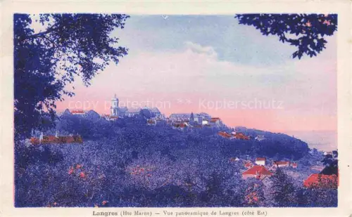 AK / Ansichtskarte LANGRES 52 Haute-Marne Stadtsilhouette Kirchturm Huegel Wohnhaeuser Baeume Abendstimmung côté-Est