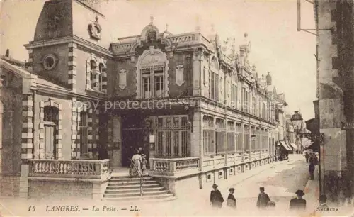 AK / Ansichtskarte LANGRES 52 Haute-Marne La-Poste Post Jugendstil Fassade Treppe Passanten Strassenszene Rue