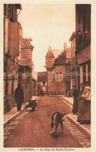 AK / Ansichtskarte LANGRES 52 Haute-Marne Rue-du-Petit-Cloître Gasse Pflasterstein Turm Fachwerk Hund Passanten Strassenszene