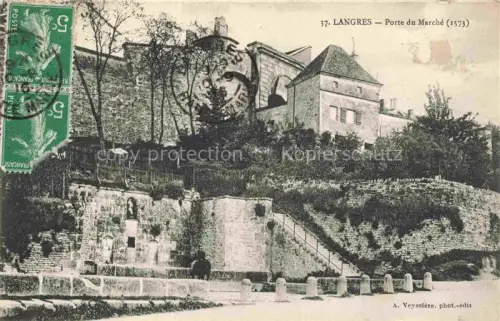 AK / Ansichtskarte LANGRES 52 Haute-Marne Porte-du-Marché Stadttor Stadtmauer Festung Treppen Gebaeude