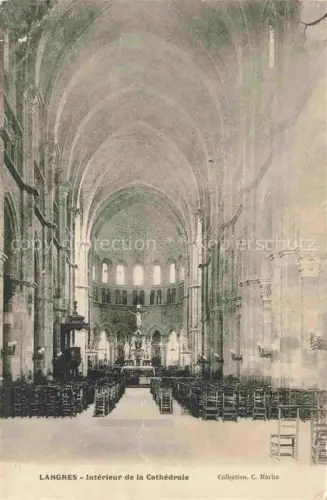 AK / Ansichtskarte LANGRES 52 Haute-Marne Cathédrale Kircheninnenraum Mittelschiff Gewoelbe Altar Kruzifix Kirchenbaenke
