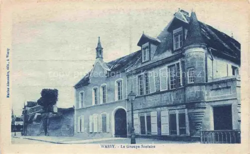 AK / Ansichtskarte Wassy Saint-Dizier 52 Haute-Marne Groupe-Scolaire Schule Schulgebaeude Kirchturm Laternenmasten Strasse