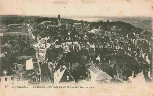 AK / Ansichtskarte LANGRES 52 Haute-Marne Stadtpanorama Daecher Kirchturm Cathédrale Suedseite Gebaeude Vogelblick