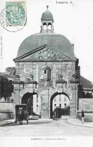 AK / Ansichtskarte LANGRES 52 Haute-Marne Porte-des-Moulins Stadttor Kutsche Pferd Kuppel Bogen Passanten