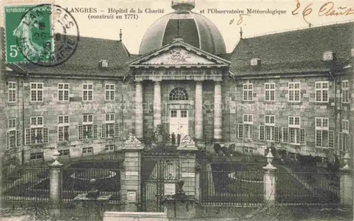 AK / Ansichtskarte LANGRES 52 Haute-Marne Hôpital-de-la-Charité Observatoire-Météorologique Krankenhaus Kuppel Innenhof Gittertor