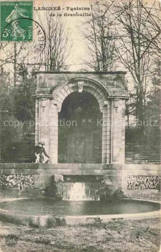 AK / Ansichtskarte LANGRES 52 Haute-Marne Fontaine-de-la-Grenouille Brunnen Bogen Steinbrunnen Park Kind Hund