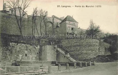 AK / Ansichtskarte LANGRES 52 Haute-Marne Porte-du-Marché Stadttor Stadtmauer Befestigung Treppe Pflasterung historisch