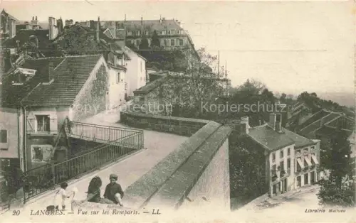 AK / Ansichtskarte LANGRES 52 Haute-Marne Vue-sur-les-Remparts Remparts Stadtmauer Haeuser Strasse Kinder Treppen