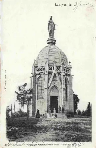 AK / Ansichtskarte LANGRES 52 Haute-Marne Notre-Dame-de-la-Délivrance Kapelle Kuppel Marienstatue Personen Baeume Votivkapelle