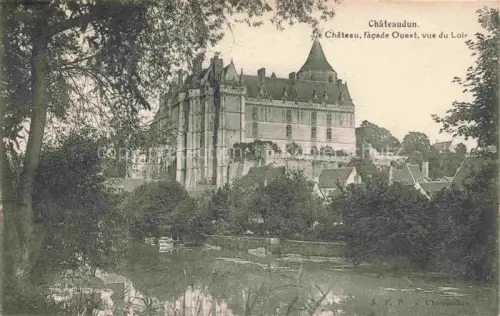 AK / Ansichtskarte CHATEAUDUN 28 Eure-et-Loir Château-de-Châteaudun Burg Loir Fluss Westfassade Tuerme Baeume Wasser