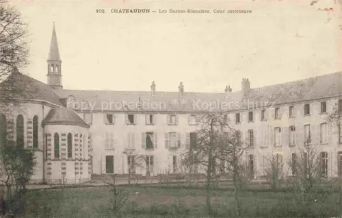 AK / Ansichtskarte CHATEAUDUN 28 Eure-et-Loir Dames-Blanches Cour-intérieure Kloster Kapelle Kirchturm Innenhof Gebaeude