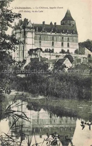 AK / Ansichtskarte CHATEAUDUN 28 Eure-et-Loir Château Façade-Ouest Loir Fluss Spiegelung Vegetation Baeume
