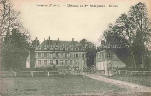 AK / Ansichtskarte Lanneray Chateaudun 28 Eure-et-Loir Château-de-Sainte-Radegonde Schloss Eingangstor Eisentor Baeume Allee