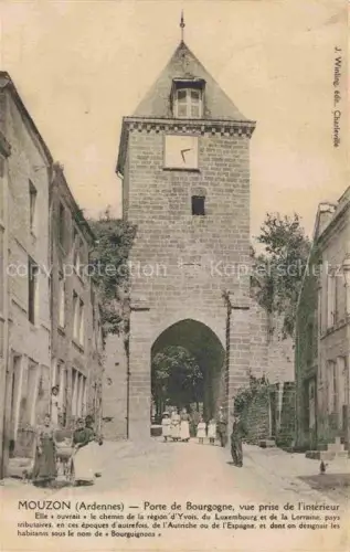 AK / Ansichtskarte Mouzon SEDAN 08 Ardennes Porte-de-Bourgogne Torturm Stadttor Sonnenuhr Gasse Passanten Kinder Haeuser