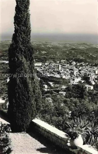 AK / Ansichtskarte Vence-la-Jolie GRAssE 06 Alpes-Maritimes Panorama Zypressen Altstadt Mittelmeer Huegel Kirche Stadtmauer Kaktus